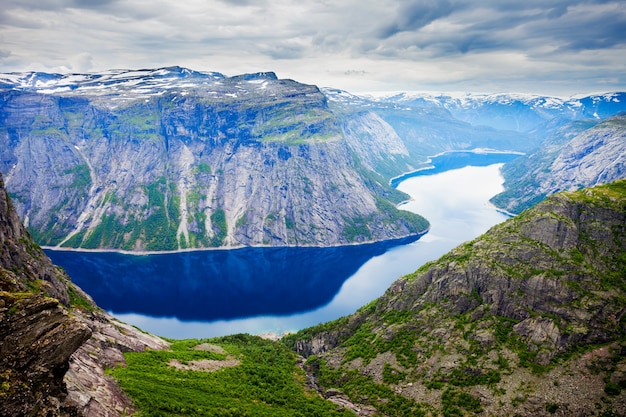 Trolltunga of Troll Tongue is een rotsformatie aan de Hardangerfjord nabij de stad Odda in Hordaland, Noorwegen