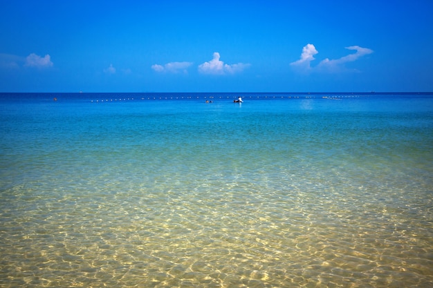 Photo tropical beach, andaman sea, krabi, thailand.