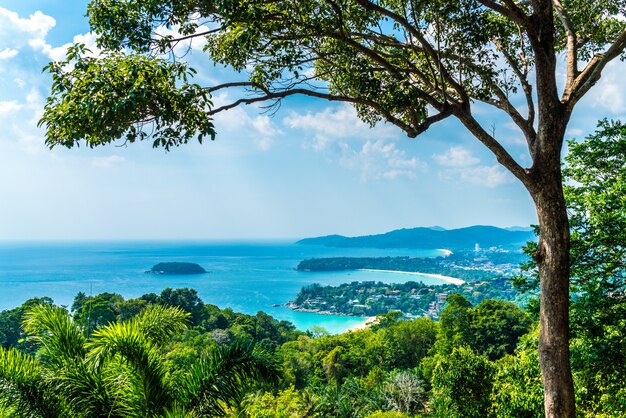 Photo tropical beach skyline at karon view point in phuket, thailand