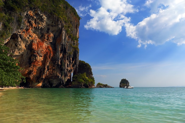 тропический пляж в Таиланде