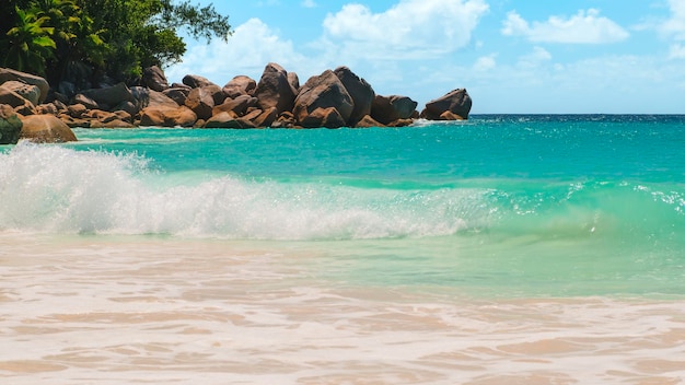 Тропическое голубое море пляжный ландшафт гладкое море длинная экспозиция концепция летнего отдыха
