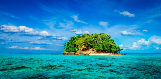 Тропический остров в море