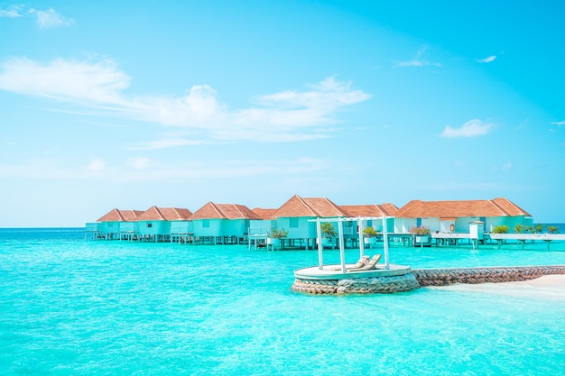 Курортный отель tropical maldives и остров с пляжем и морем