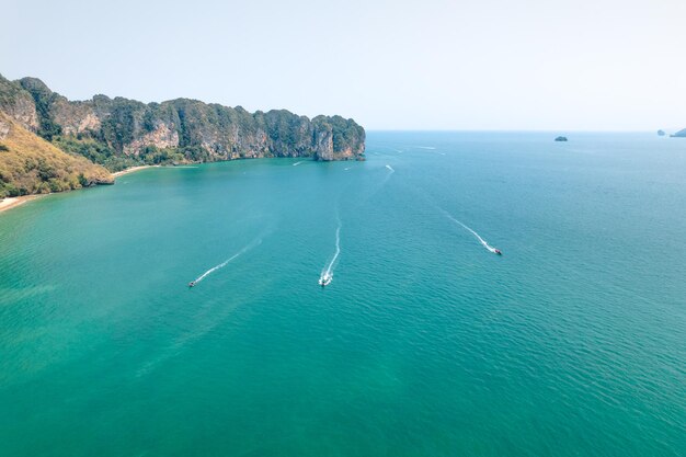 Тропическое море и пляж летом