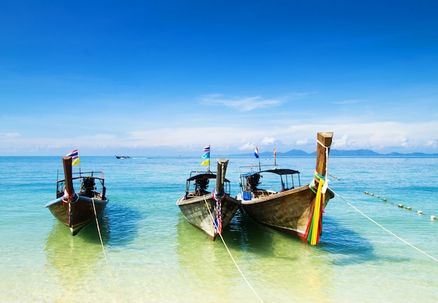 タイの熱帯の海