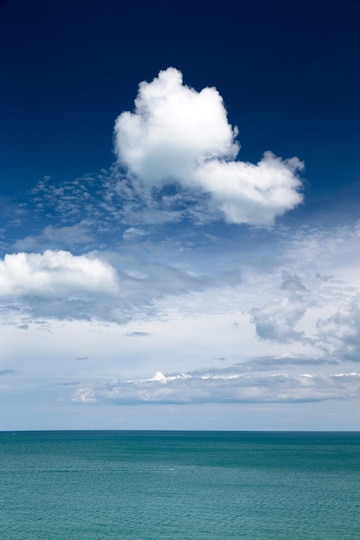 Clouds Sea Images: Với những hình ảnh của biển với đám mây, bạn sẽ được trải nghiệm phiêu lưu và xả stress ngay từ lần đầu tiên nhìn thấy. Những tấm hình phóng khoáng, bao la với không gian của bầu trời kết hợp với màu sắc của nước biển tạo thành những bức ảnh đẹp lung linh. Cùng khám phá và trót yêu tình yêu thiên nhiên của mình với những hình ảnh đầy màu sắc này.