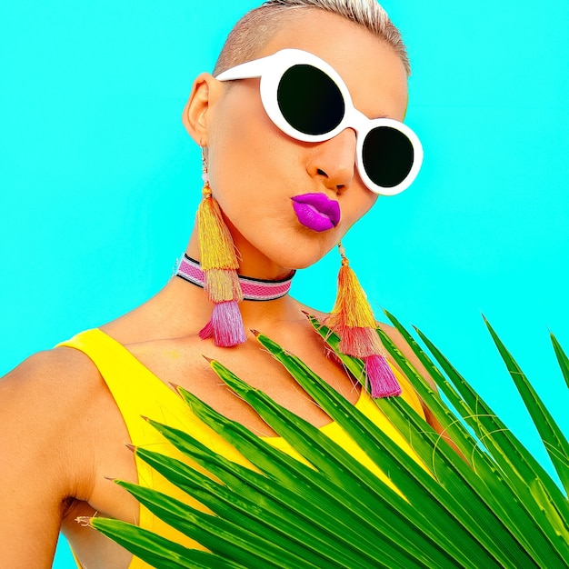 Photo tropical swag girl in stylish accessories choker sunglasses earrings beach fashion concept