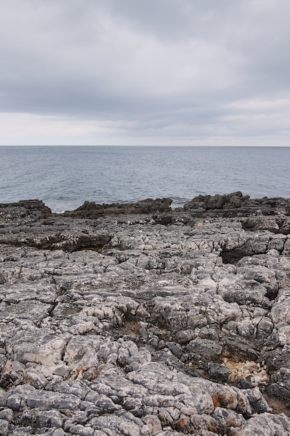 Foto paesaggio marino tropicale dell'acqua turchese e dello zaffiro