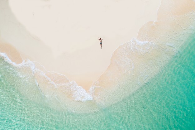 Tropisch strand in de Filippijnen, Daku Island