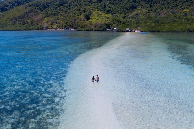 Tropisch strand in El Nido, Palawan, Filipijnen