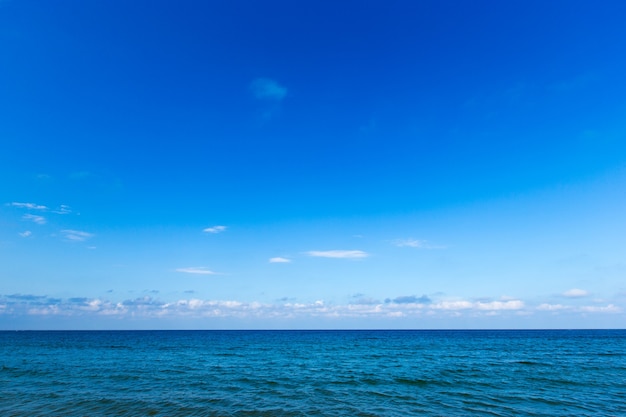 Tropisch strand in Sri Lanka. Zomervakantie en vakantieconcept voor toerisme.