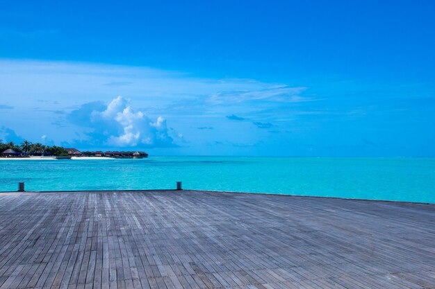 Tropisch strand op de malediven