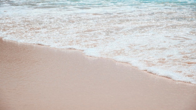 Foto tropisch strand zee zand lucht en zomerdag vakantie concept