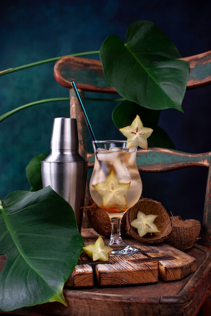 Tropische cocktail met carambola