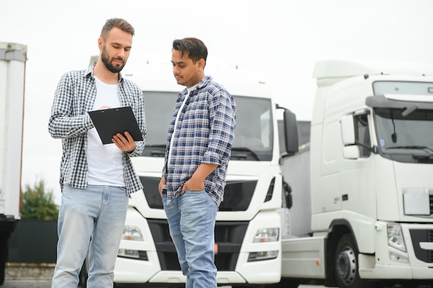 Photo the truck driver delivered the cargo to the customer