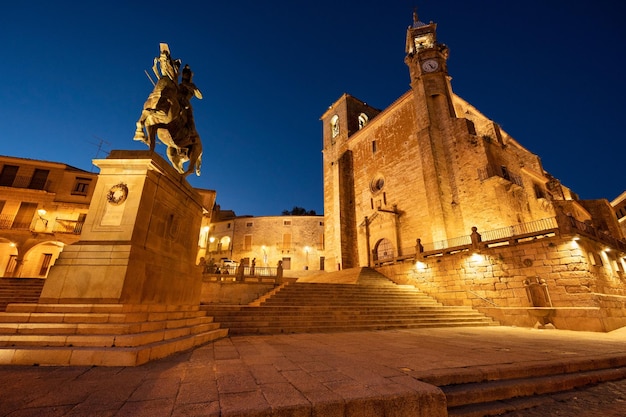 황혼의 트루히요 중세 마을 Caceres Extremadura Spain 고품질 사진