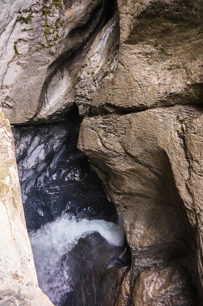 Trummelbach-watervallen, waterval in de berg in de Lauterbrunnen-vallei, district Interlaken, kanton Bern in Zwitserland.