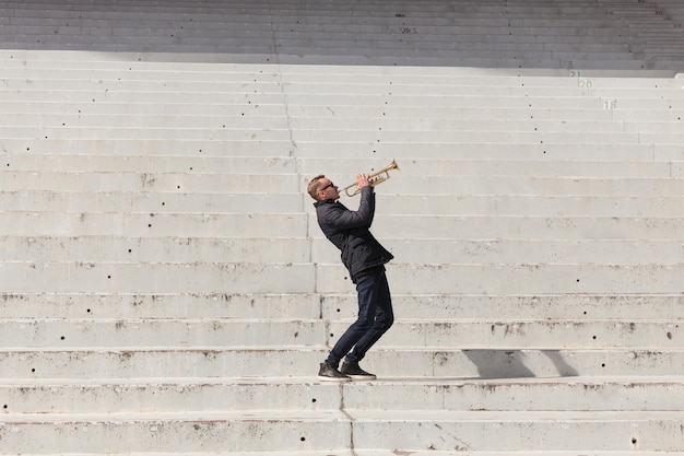 Photo trumpet player in stadium