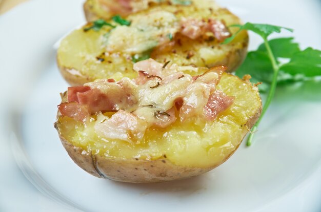 Photo trylle kartofler danish style baked potatoes with cheese and bacon