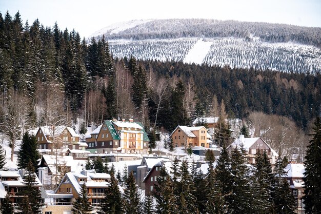 Tsjechisch skigebied Spindleruv Mlyn, Medvedin in de berg Krkonose, Tsjechië