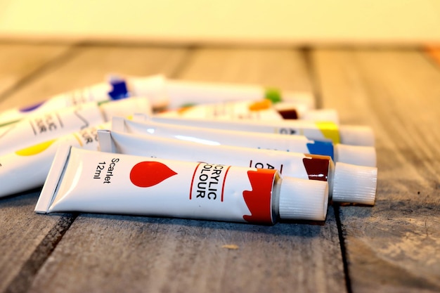 Tubes of acrylic paint lie on the table