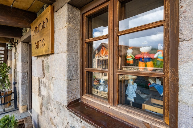 Dilijan Armenia의 Sharambeyan 거리에 있는 구시가지 지역의 Tufenkian Old Dilijan Complex