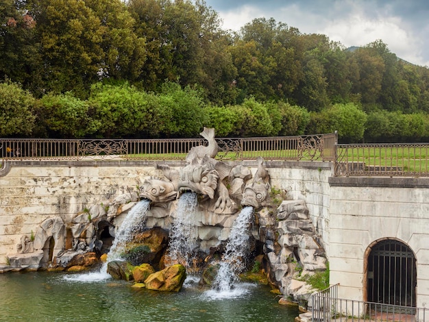 Tuinfontein in het koninklijk paleis van caserta