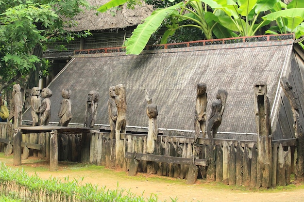 Photo tumba girai museo etnolgico de hnoi vietnam