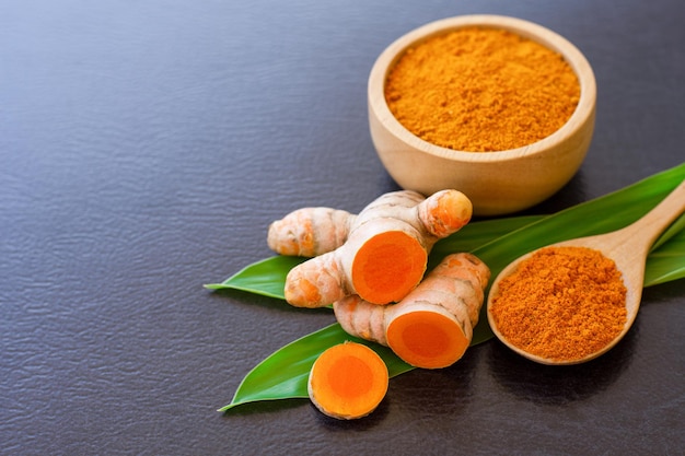 화이트 절연 심황 가루와 강황 뿌리 줄기 curcumin Curcuma longa Linn