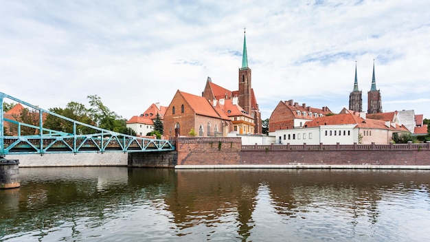 Tumski-brug en collegiale kerk in Wroclaw