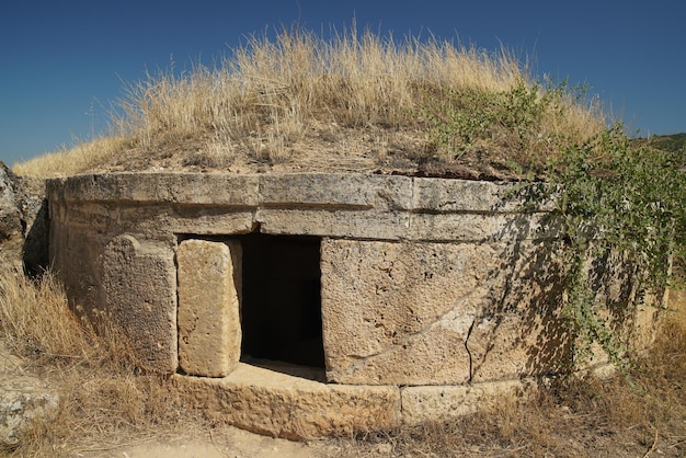 ヒエラポリス古代都市パムッカレ デニズリ トルキエの古墳