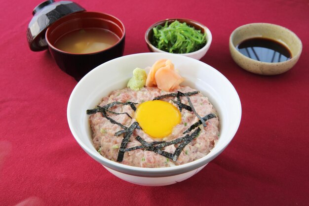 マグロ丼