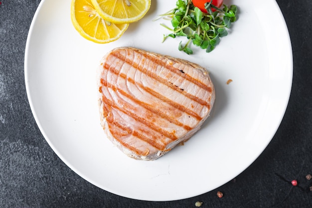 참치 구이 해산물 튀김 바베큐 생선 두 번째 코스 식사 스낵 케토 또는 팔 레오 페세 테리안