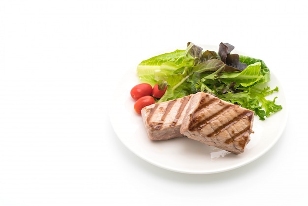 tuna steak with salad