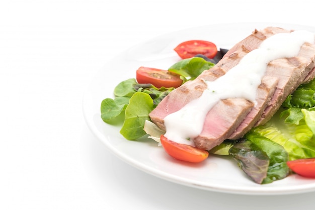 tuna steak with salad