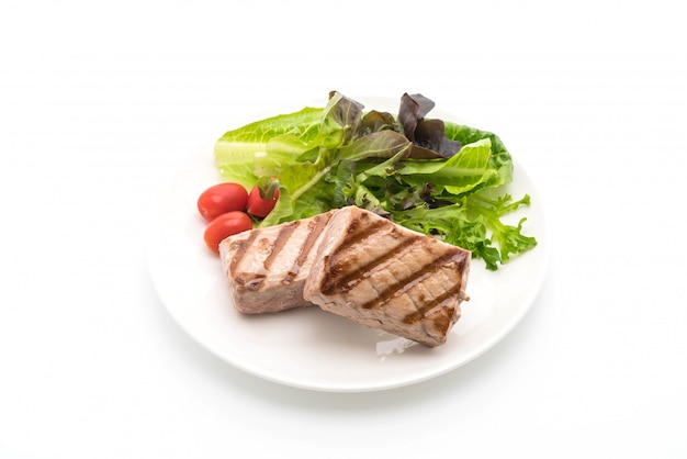 tuna steak with salad