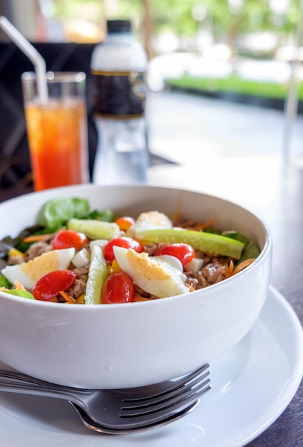 Tuna with vegetable salad in bowl