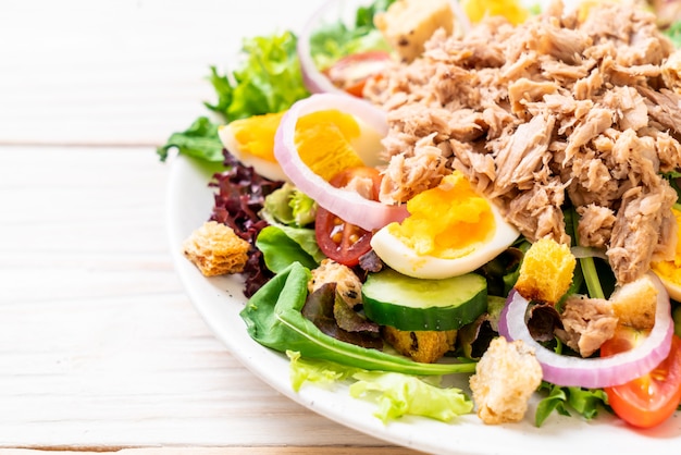 tuna with vegetable salad and eggs