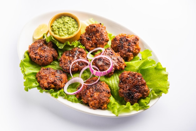 Foto tunde ke kabab, noto anche come galouti kebab di bufala, pollo o carne, è un piatto morbido a base di carne macinata popolare in india