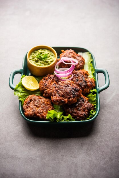 Tunde Ke Kabab, также известный как Buffalo, куриный или мясной галути-кебаб, представляет собой мягкое блюдо из мясного фарша, популярное в Индии.