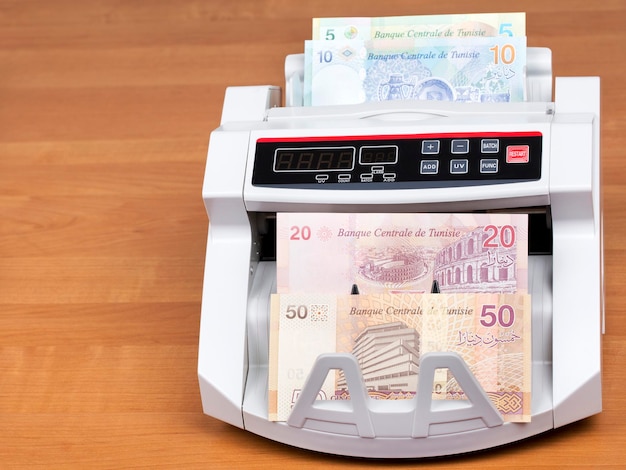 Tunisian money in a counting machine