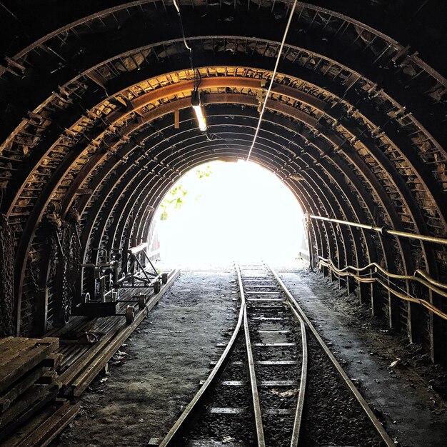 Photo tunnel against sky