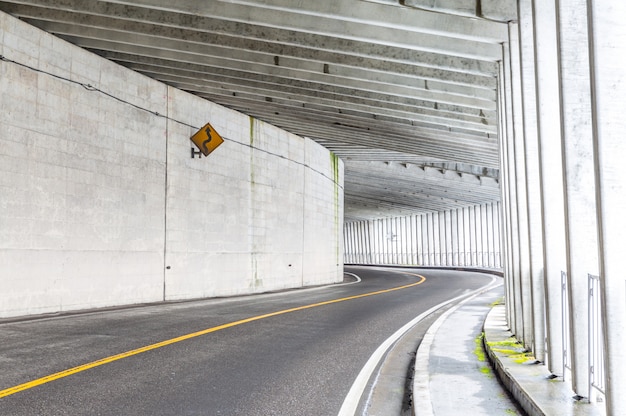 Tunnel bij berg