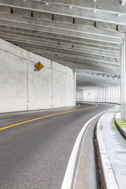 Tunnel bij berg