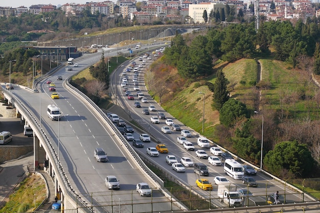 Turkije istanbul 12 januari 2023 veel auto's hoog in de ochtend bovenaanzicht