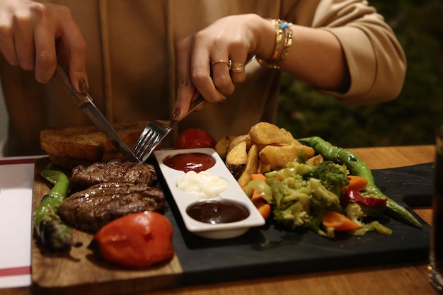 Photo turkish and arabic traditional ramadan kebab