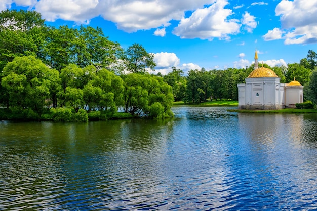 러시아 Tsarskoye Selo Pushkin의 Catherine Park에 있는 터키식 목욕탕 파빌리온