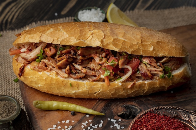 Photo turkish chicken doner sandwich. fast food.