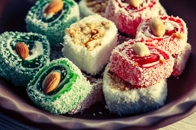 Photo turkish delight on clay plate