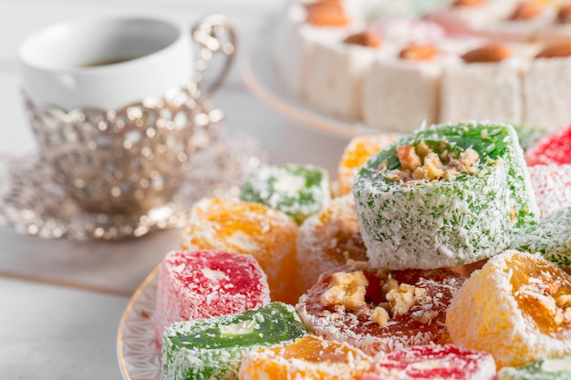 Photo turkish delight on a wooden table